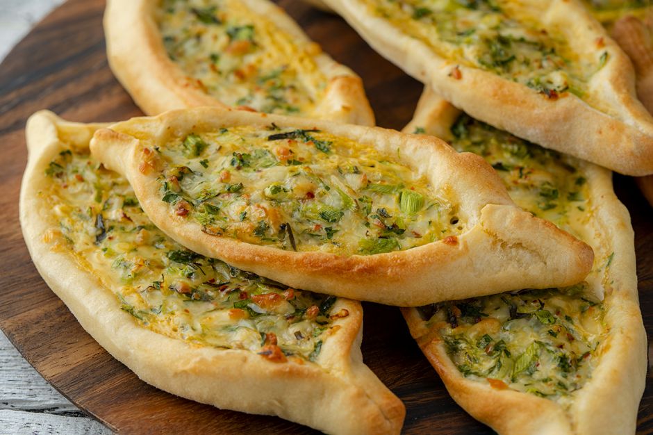 Sebzeli Peynirli Antep Böreği