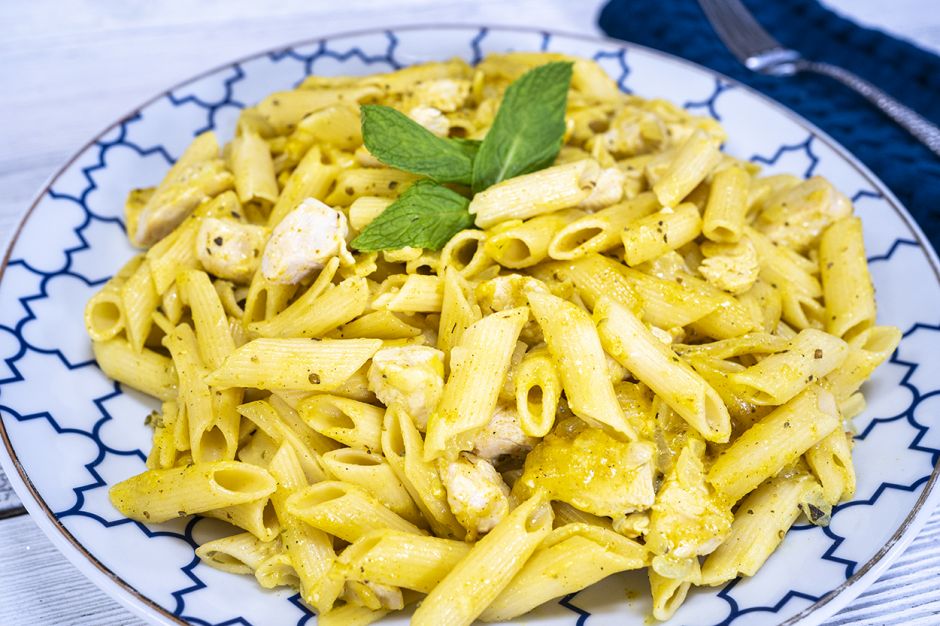 Kremasız Körili Tavuklu Makarna