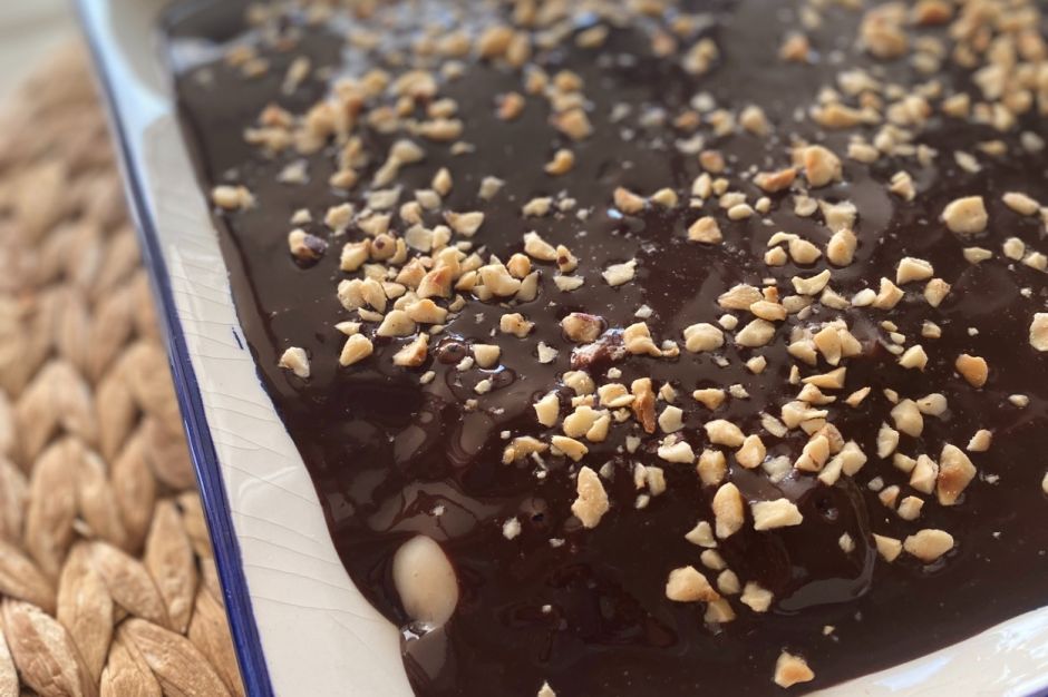 Çikolata Soslu Meyveli Kaşık Tatlısı