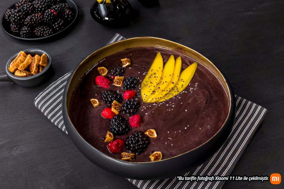 Aktif Karbonlu İncir ve Cevizli Smoothie Bowl