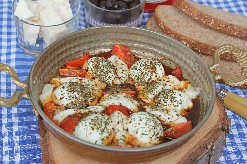 Hellimli Yumurta Kapama