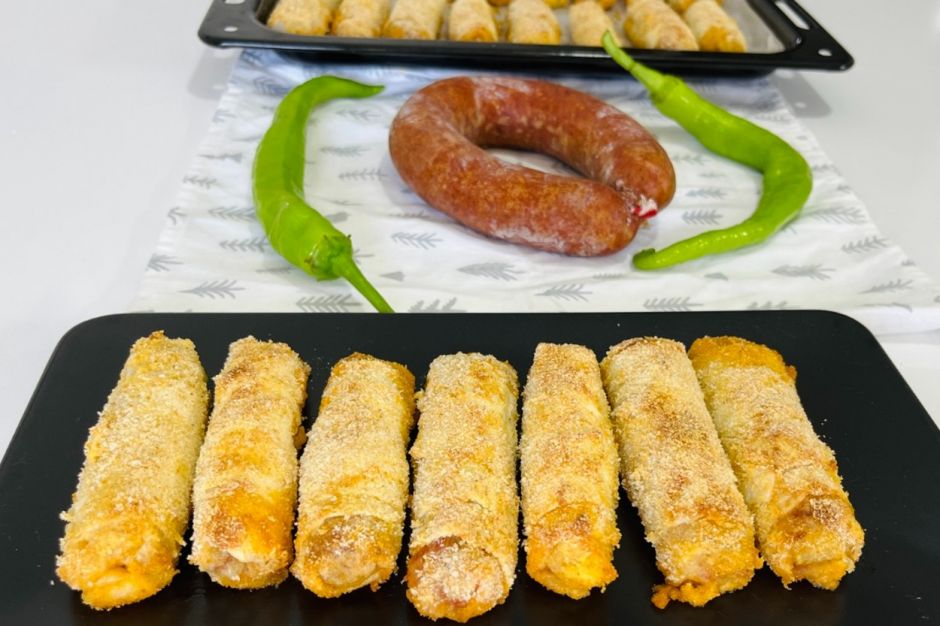 Fırında Sucuklu Paçanga Böreği