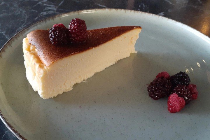 Tam Ölçülü San Sebastian Cheesecake