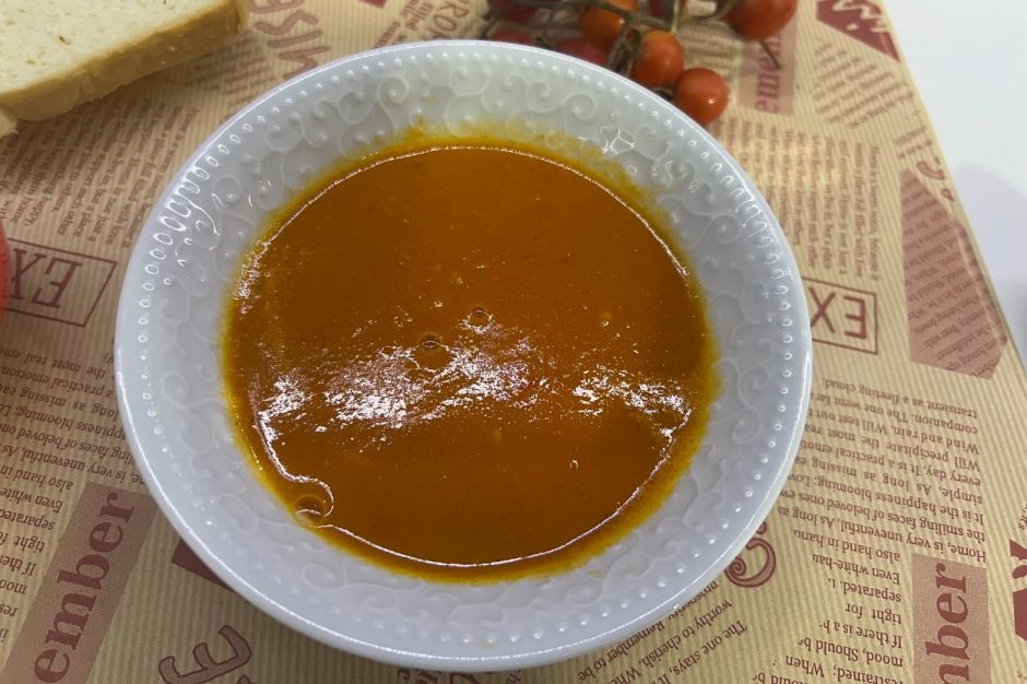 Közlenmiş Sarımsaklı Domates Çorbası