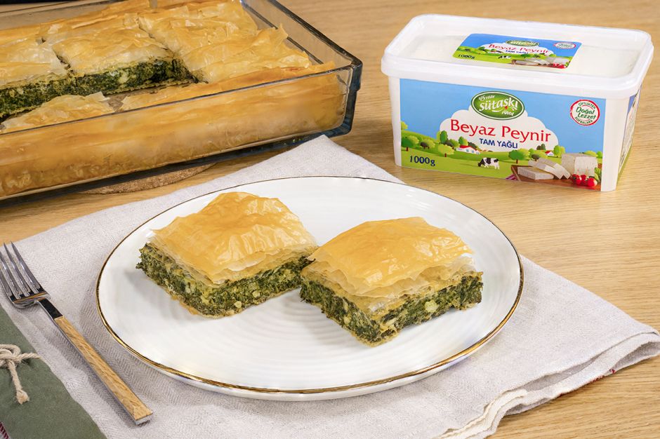 Ispanaklı Bol Peynirli Çıtır Börek