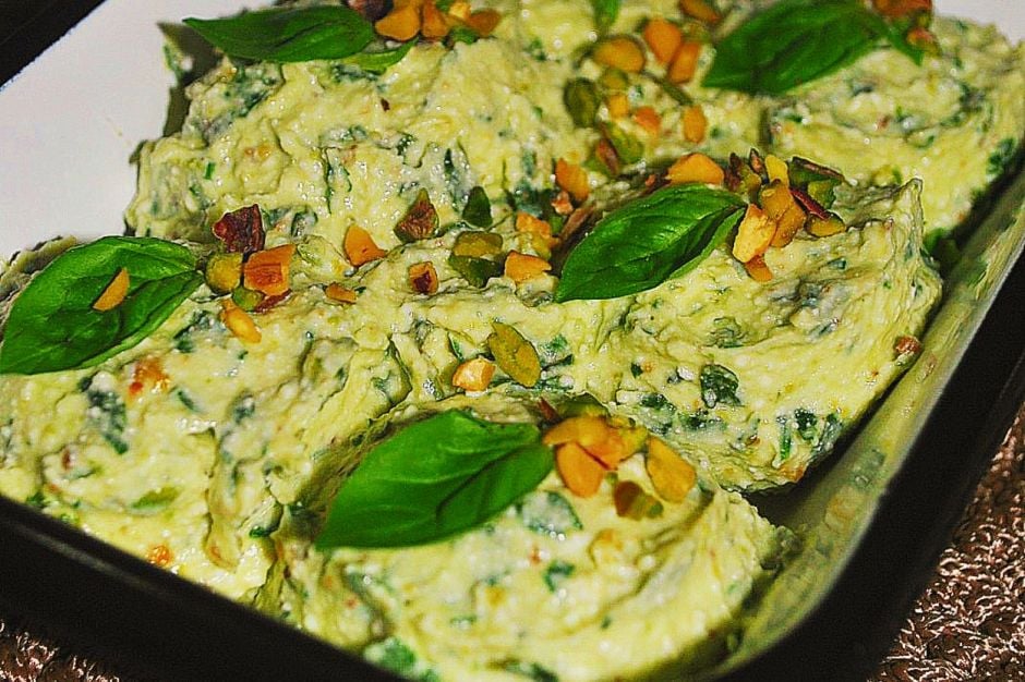 Fesleğenli Girit Ezme