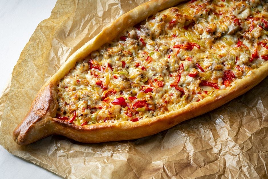 Kaşarlı Tavuklu Pide