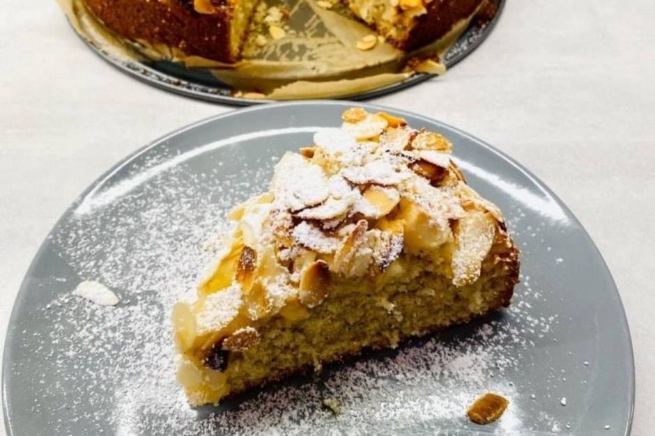 Elmalı Tereyağlı Kek