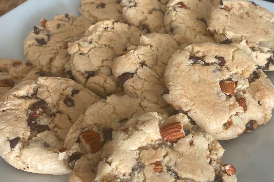 Çerezli Çikolatalı Çatlak Kurabiye