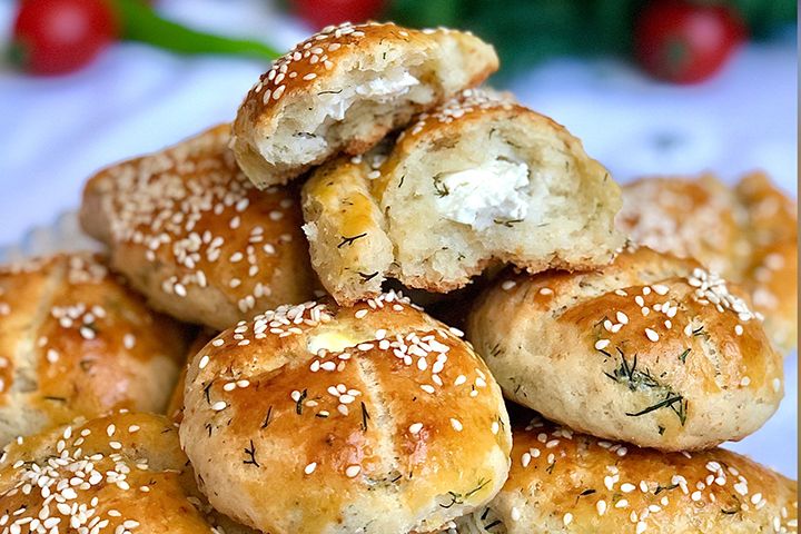 Tam Ölçülü Peynirli Dereotlu Poğaça