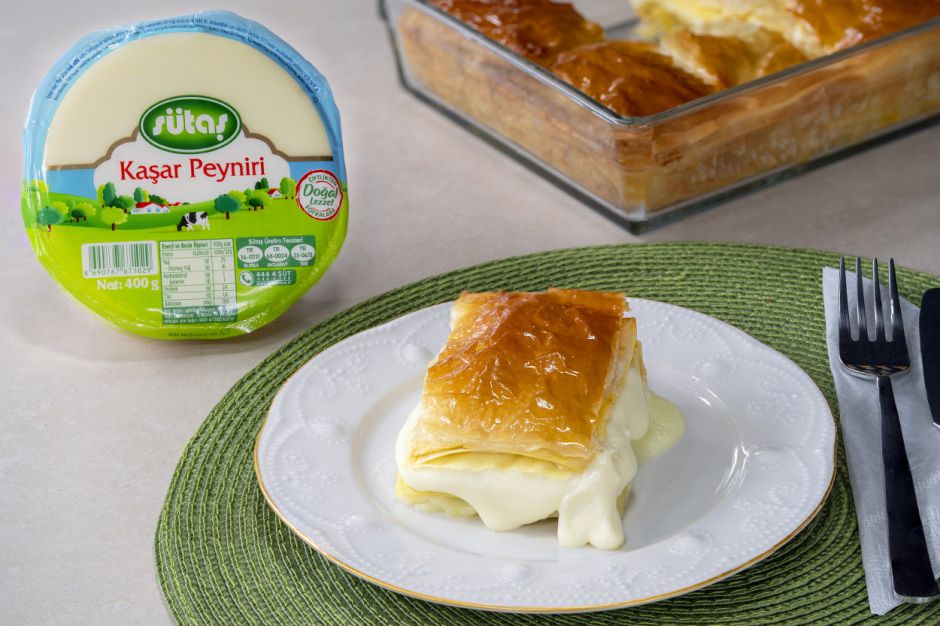 Kaşarlı Makarna Böreği