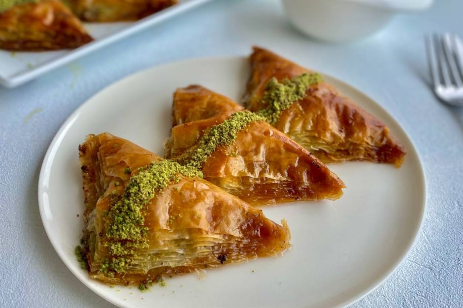 Baklavalık Yufkadan Tatlı