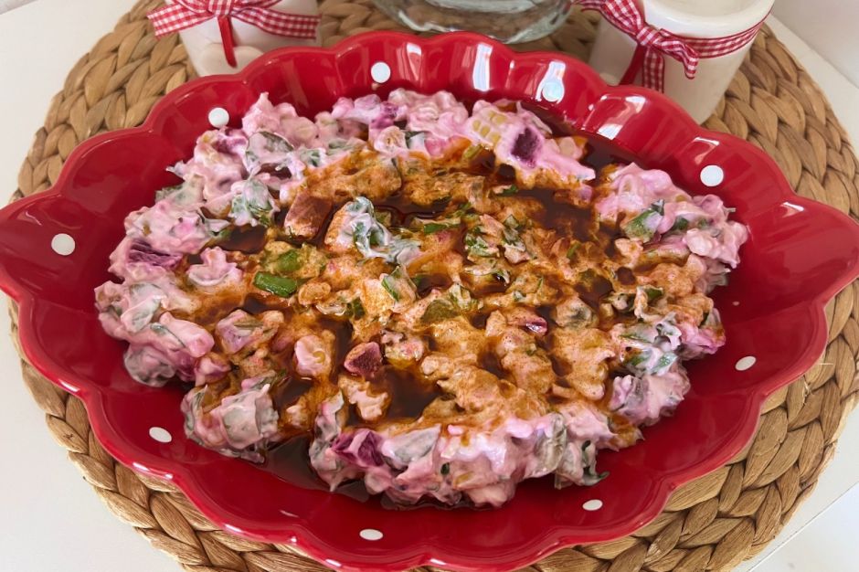 Tavuklu Yoğurtlu Pancar Mezesi