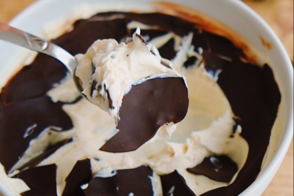 Fıstık Ezmeli Çikolatalı Yoğurt