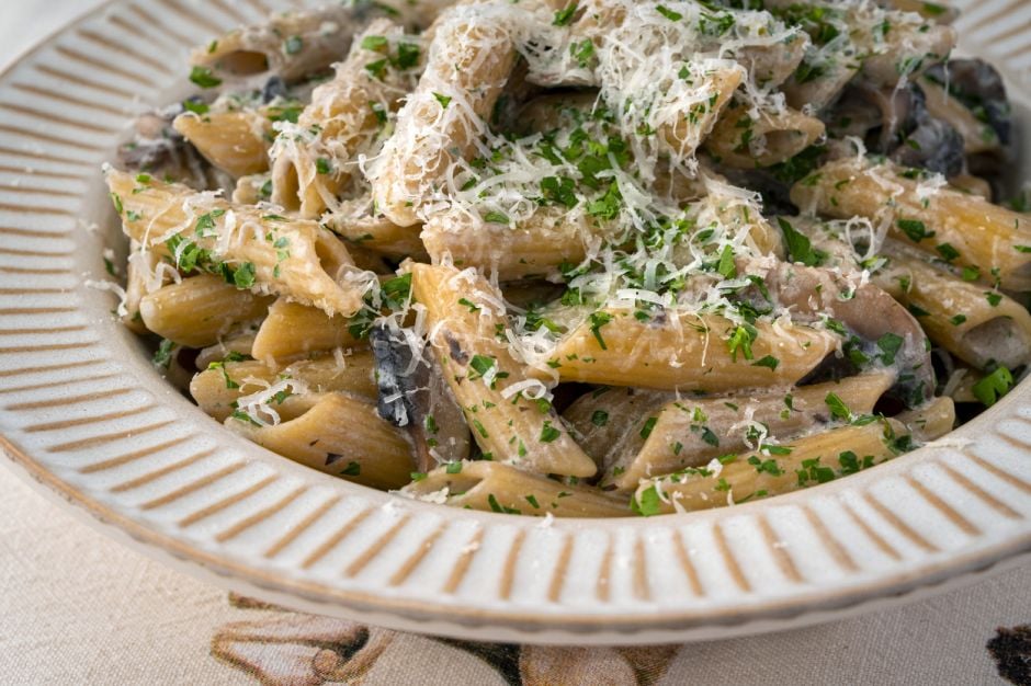 Tek Tencerede Mantarlı Makarna