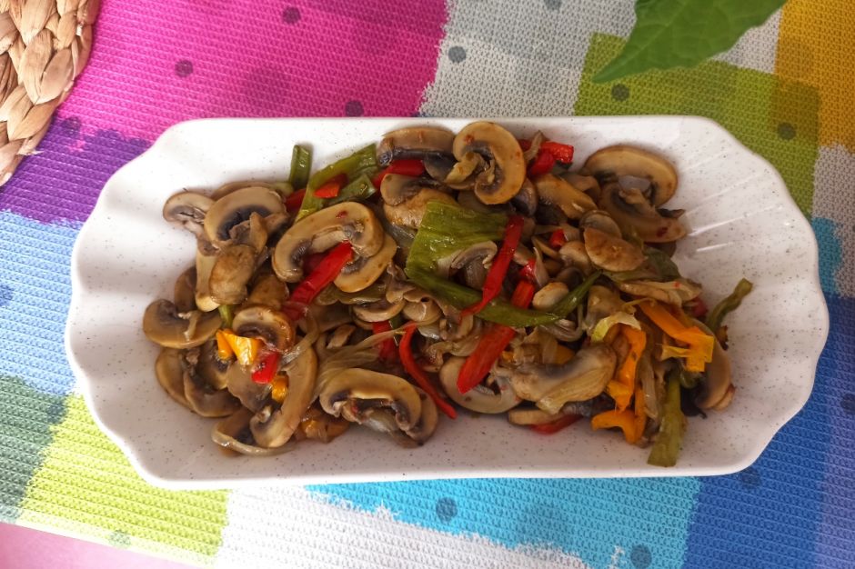 Renkli Biberli Mantar